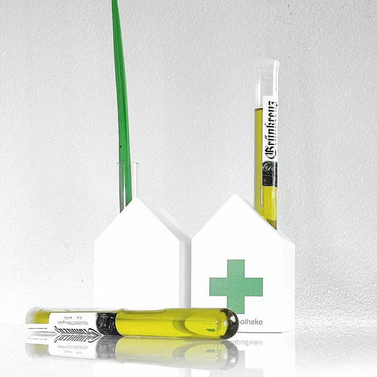 Armadietto dei medicinali per la casa M | Casa dei vasi | per "emergenza" con provetta con grappa alle erbe